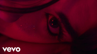 Explore the Meaning of Clairee - Estranei Lyrics