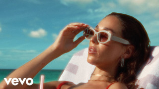 Explore the Meaning of La Beba - Aceite De Coconut Lyrics